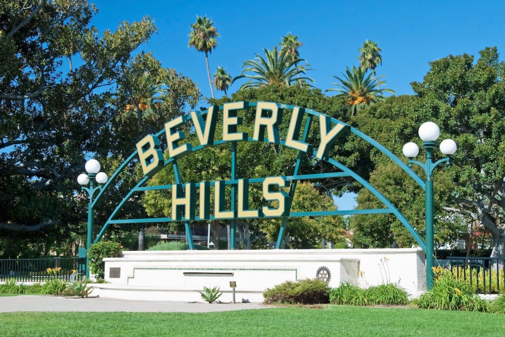 10 minutes to Beverly Hills by bus